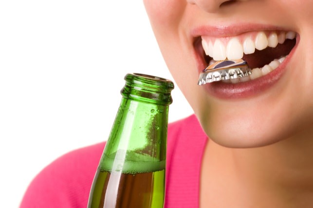 از دندان خود به عنوان ابزار استفاده نکنید